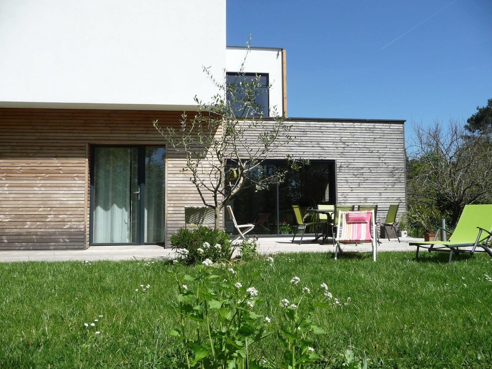 Le Jardin Aux Oiseaux Bed and Breakfast Férel Exteriör bild